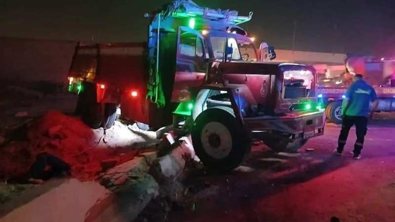 اصطدام سيارتين مقطورة