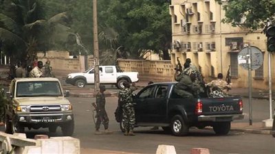 انفجارات قوية وإطلاق نار في العاصمة المالية، ما القصة؟