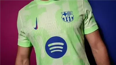 برشلونة يكشف عن قميصه الثالث هذا الموسم 
