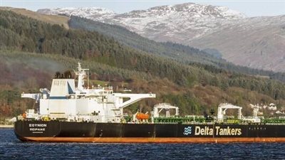 الاتحاد الأوروبي يعلن إجلاء ناقلة نفط أحرقها الحوثيون في البحر الأحمر