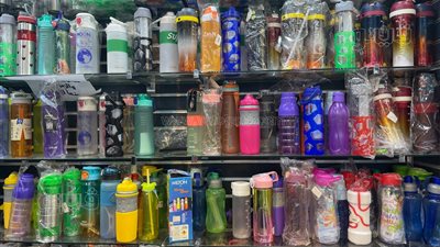 أسعار مستلزمات المدارس، الزمزمية بـ 270 جنيها بالنزهة الجديدة 