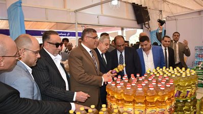 رئيس غرفة الجيزة التجارية يشارك في افتتاح معرض 