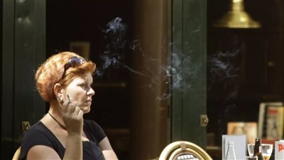  بريطانيا تدرس فرض حظرا على التدخين فى شرفات المطاعم والحانات