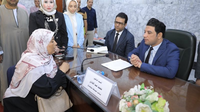 لقاء محافظ سوهاج
