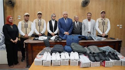 مع حلول العام الدراسي، محافظ الوادي الجديد يشهد توزيع المستلزمات المدرسية