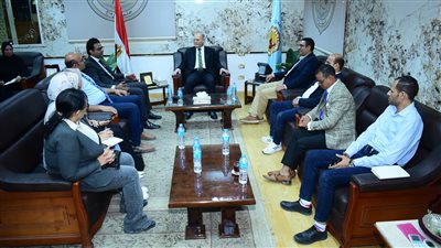 جامعة سوهاج ووزارة الصحة تناقشان تنفيذ خدمات طبية مميزة ضمن مبادرة بداية