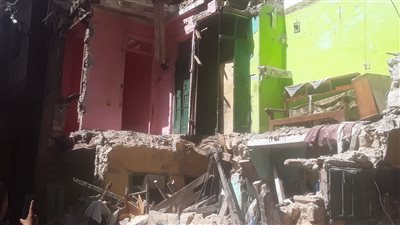 مصرع 3 وإصابة سيدة، تفاصيل انهيار عقار الورديان في الإسكندرية (فيديو)