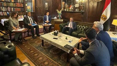 وزير الاستثمار يلتقي ممثلي شركات بريطانية عاملة في الطاقة المتجددة 