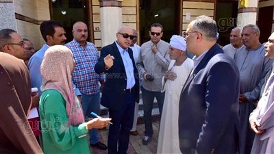 جولات ميدانية لمحافظ الأقصر لمتابعة تطوير الطرق (صور)