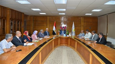 رئيس جامعة أسيوط يتابع الخطة الوطنية للتعليم العالي والبحث العلمى 2030