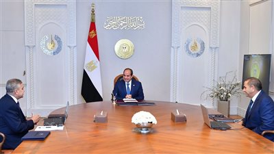 السيسي يتابع تطورات حركة الملاحة بقناة السويس في ضوء تحديات منطقة البحر الأحمر وباب المندب