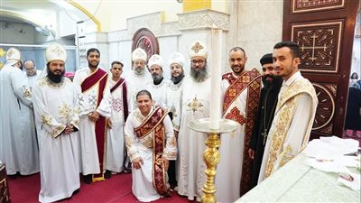 الأنبا فيلوباتير يدشن أواني خدمة ويرسم شمامسة جدد في إيبارشية أبو قرقاص