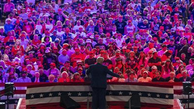  العثور على متفجرات في سيارة قرب حشد انتخابي لترامب