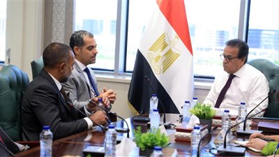 وزير الصحة يبحث تحديات صناعة الدواء المحلية 