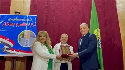 محافظ الإسماعيلية يكرم وكيل وزارة الصحة (صور)