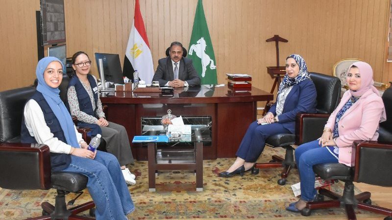 محافظ الشرقية يلتقي