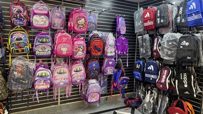 تصل إلى 3 آلاف جنيه، أسعار الشنط المدرسية في الأسواق (صور)
