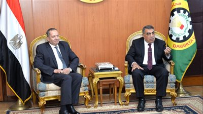 محافظ الدقهلية يستقبل رئيس هيئة الأبنية التعليمية لافتتاح عدد من المدارس (صور)
