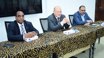 النعماني يلتقي أعضاء هيئة تدريس طب سوهاج لتحديث المناهج