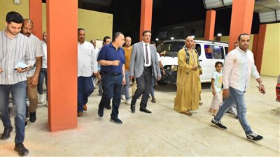 محافظ أسيوط يتفقد موقف سيارات الأجرة بمنقباد ( صور)