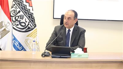 محمد شيمي يبحث مع وزيري الزراعة والبترول سبل تشجيع صناعة الأسمدة 