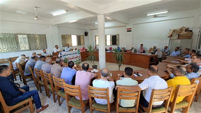 رئيس مدينة منيا القمح بالشرقية يناقش استعدادات استقبال العام الدراسي الجديد 