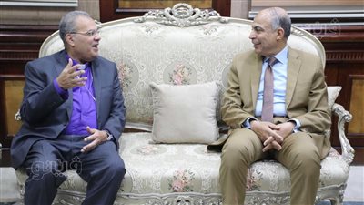 تفاصيل مقابلة محافظ المنيا مع رئيس الطائفة الإنجيلية