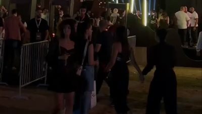 بدء توافد الجمهور على حفل عمرو دياب في الأهرامات