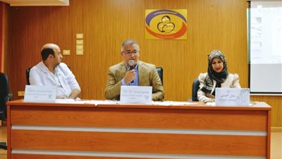 مدير التأمين الصحي بالقليوبية يناقش القضاء على قوائم الانتظار وتشغيل أول صيدلية لمرضى الأورام 