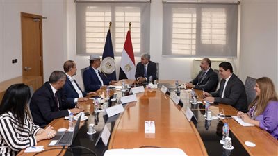 وزير السياحة يبحث مع مجموعة عبد المحسن الحكير القابضة فرص الاستثمار بمصر 