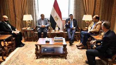 وزير الرياضة يلتقي رئيس اتحاد الجمباز