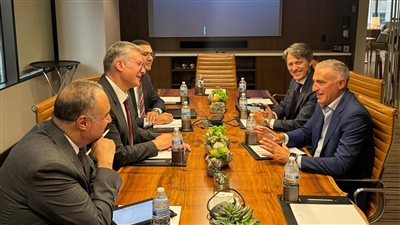 وزير البترول يبحث مع مسئولى إيني الإيطالية خطط تطوير الحقول بالبحر المتوسط