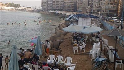 قبل ساعات من انطلاق العام الدراسي الجديد، إقبال ضعيف على شواطئ الإسكندرية 