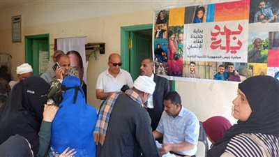 نائب محافظ قنا يتابع تنفيذ أنشطة مبادرة بداية بقرية دندرة 