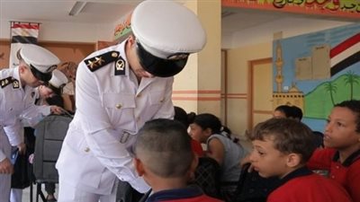 الداخلية تهدى حقائب مدرسية بمشتملاتها للأطفال بمناسبة العام الدراسى الجديد