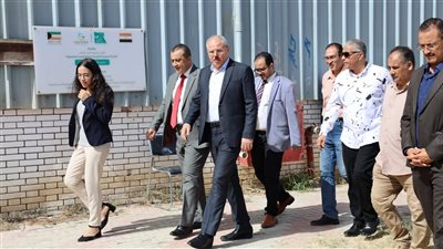 رئيس جامعة القناة يتفقد تجهيزات الكلية المصرية الصينية للعام الدراسي الجديد (صور) 