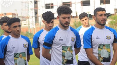 الإسماعيلي يخوض أول مران له استعدادا للموسم الجديد بقمصان عليها صورة إيهاب جلال