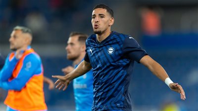 ألافيس يتقدم أمام إشبيلية بالشوط الأول في الدوري الإسباني 