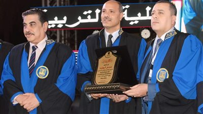 تعليم الإسكندرية يشارك في حفل تخرج الدفعة 54 بكلية التربية 