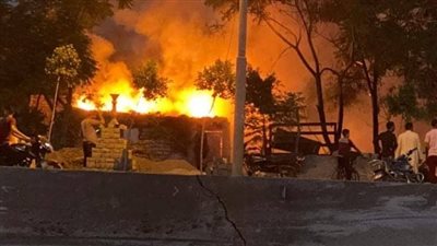 حريق يلتهم 4 منازل بساقلتة في سوهاج 