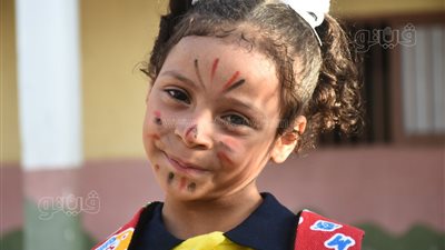 تلميذة بالجيزة في أول يوم دراسة: مبسوطة بالمدرسة وحاسة إني دايخة من الفرحة (فيديو) 