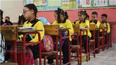انطلاق العام الدراسي الجديد بأجواء احتفالية.. مدارس المنصورة تستقبل الطلاب بالشخصيات الكرتونية والبالونات.. أولياء الأمور يتصدرون المشهد في الجيزة والإسكندرية.. ووزير التعليم يتفقد المدارس بسوهاج