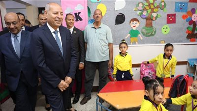 محافظ القاهرة يتفقد انتظام العملية التعليمية بعدد من المدارس (صور)