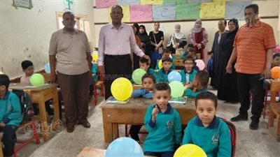محافظ أسوان يتفقد انتظام الدراسة بأول أيام العام الجديد