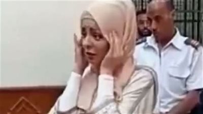 غدا، محاكمة مضيفة الطيران المتهمة بقتل ابنتها في التجمع