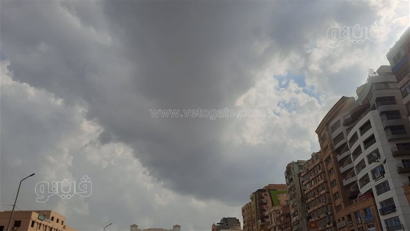 غيوم وأمطار خفيفة