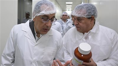 رئيس الوزراء يتفقد مصنع شركة 