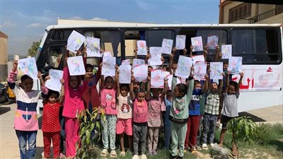 المكتبة المتنقلة تقدم خدماتها الثقافية لأطفال قرى الإسماعيلية (فيديو وصور) 