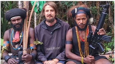  إطلاق سراح طيار نيوزيلندي بعد أسره 18 شهر في إندونيسيا