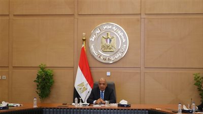 وزير الكهرباء يؤكد أهمية التصدي لسرقة التيار والتوسع في الطاقة المتجددة 